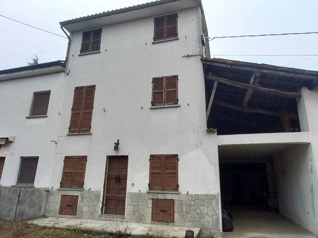 casa indipendente in vendita a Stradella