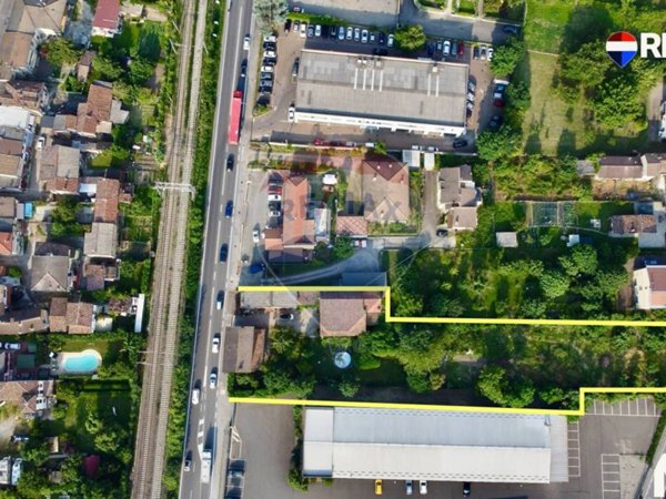 casa indipendente in vendita a Stradella