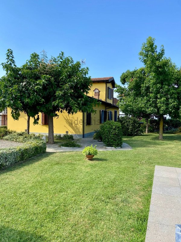 casa indipendente in vendita a Stradella