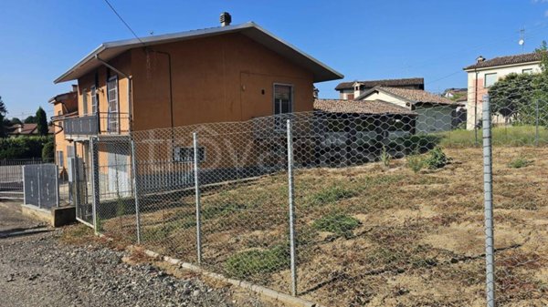 casa indipendente in vendita a Stradella