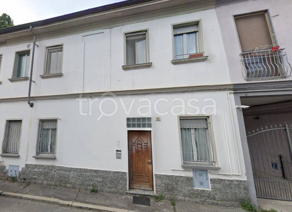 casa indipendente in vendita a Stradella