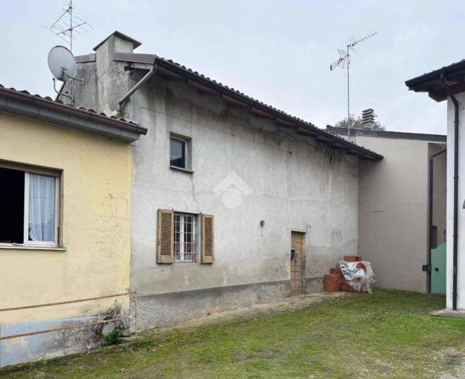 casa indipendente in vendita a Stradella