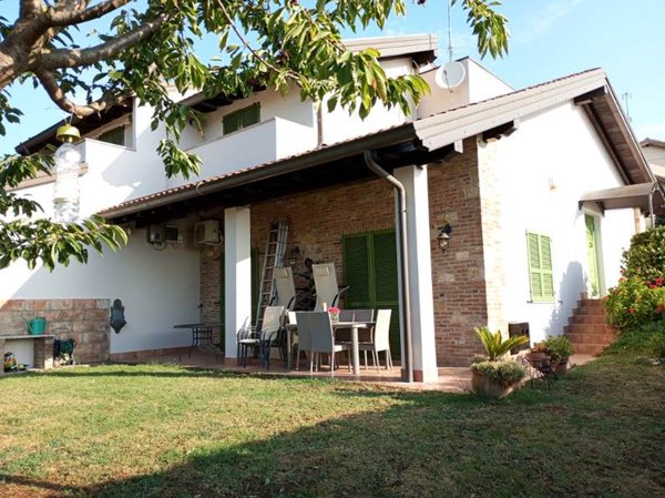 villa in vendita a Stradella in zona Casa Berni