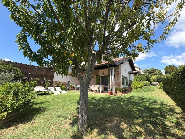 villa in vendita a Stradella in zona Casa Berni