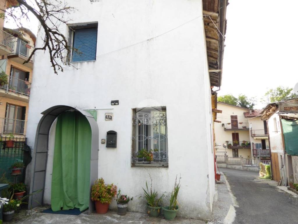 casa indipendente in vendita a Stradella