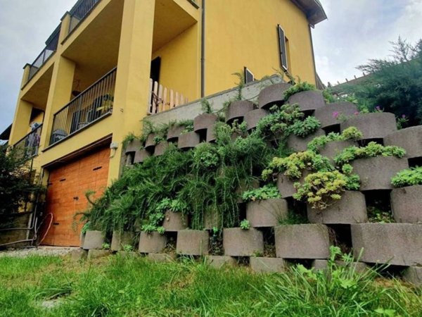 casa indipendente in vendita a Stradella in zona Casamassimini
