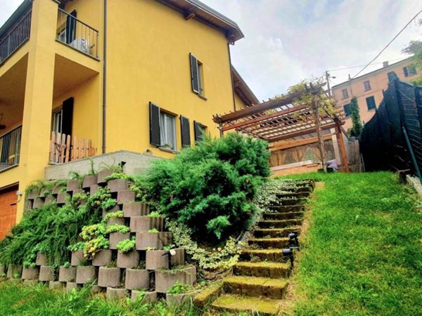 casa indipendente in vendita a Stradella in zona Casamassimini