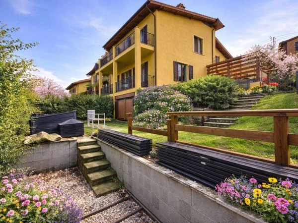 casa indipendente in vendita a Stradella in zona Casamassimini