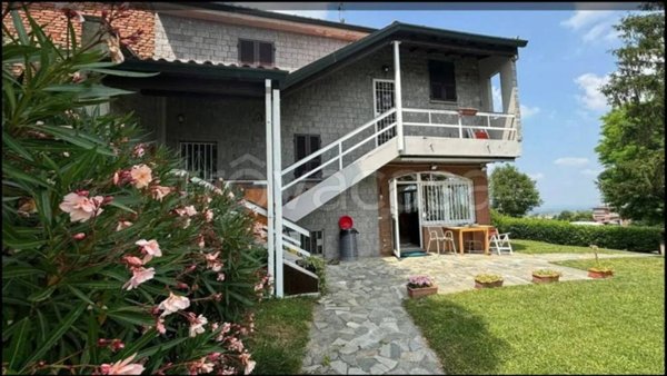 casa indipendente in vendita a Stradella