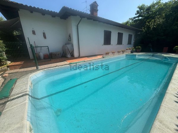 casa indipendente in vendita a Stradella