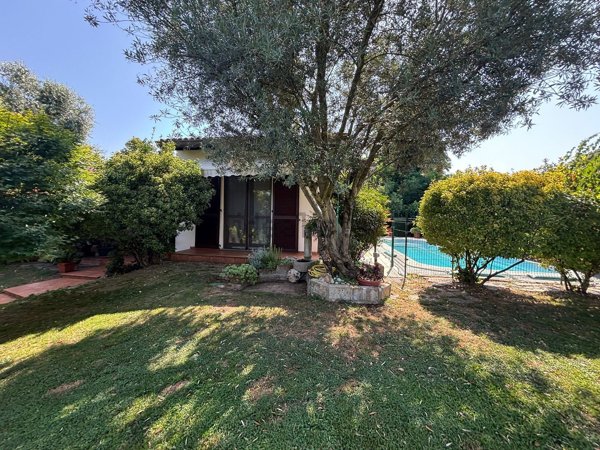 casa indipendente in vendita a Stradella