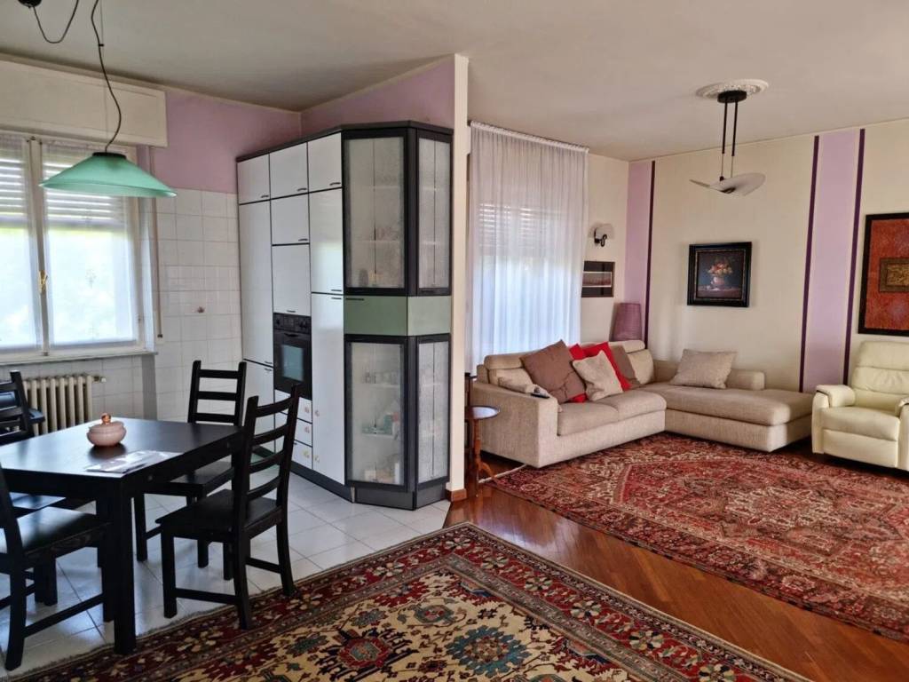 casa indipendente in vendita a Stradella