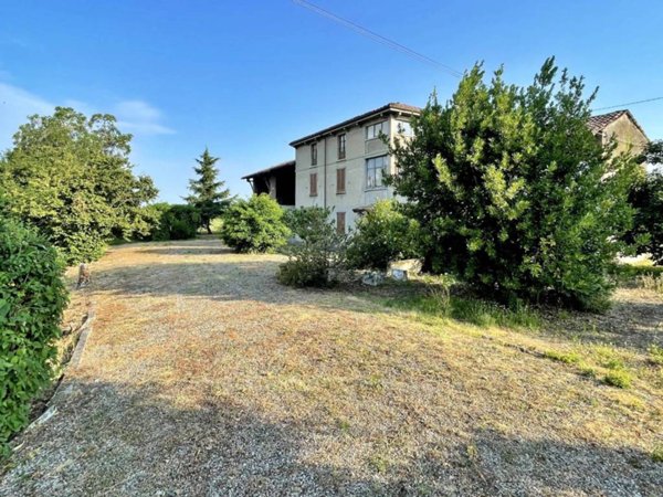 casa indipendente in vendita a Stradella