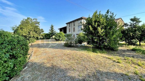 casa indipendente in vendita a Stradella