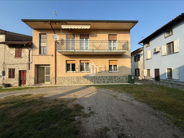casa indipendente in vendita a Stradella in zona Colombetta-Piane