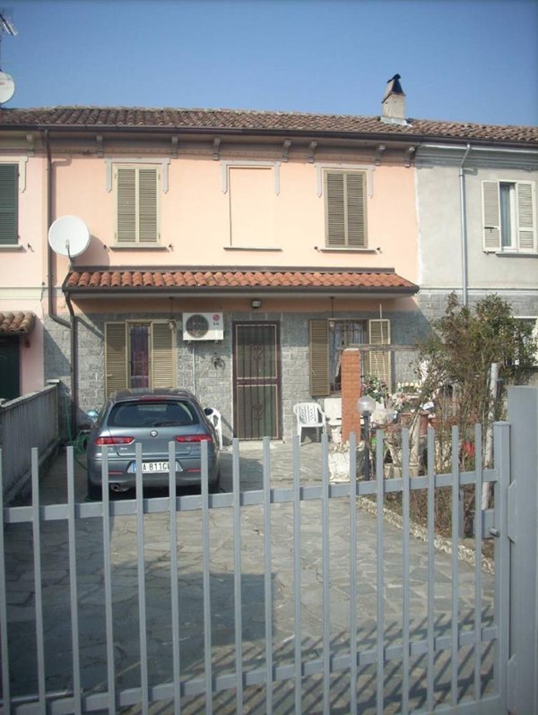 appartamento in vendita a Stradella in zona Montebruciato