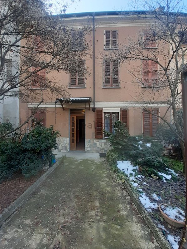 casa indipendente in vendita a Stradella