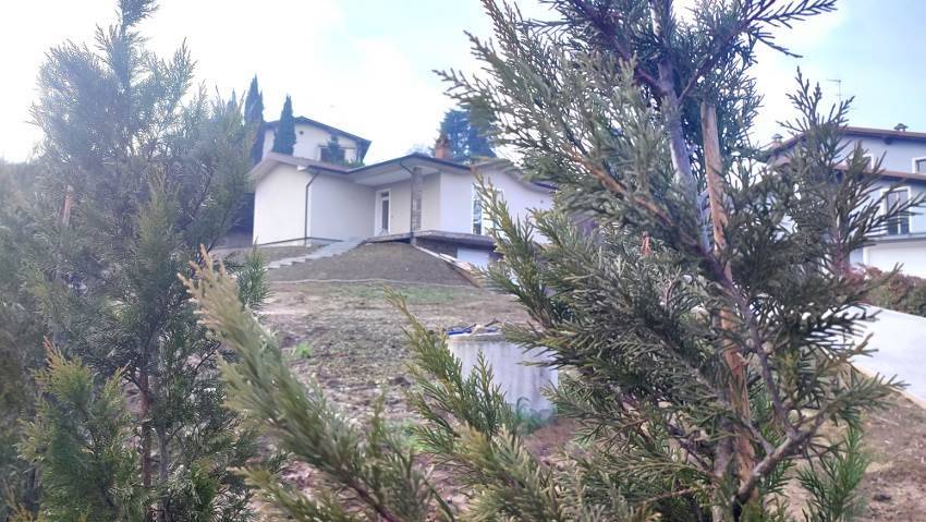 casa indipendente in vendita a Stradella