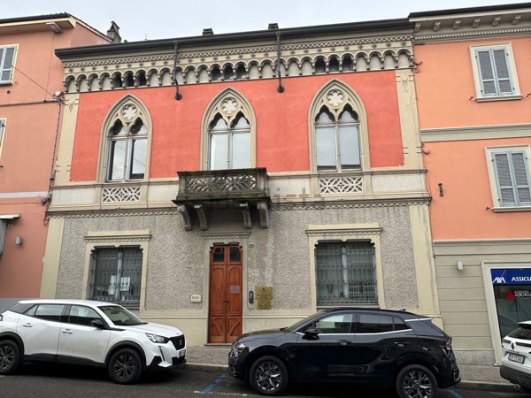 casa indipendente in vendita a Stradella