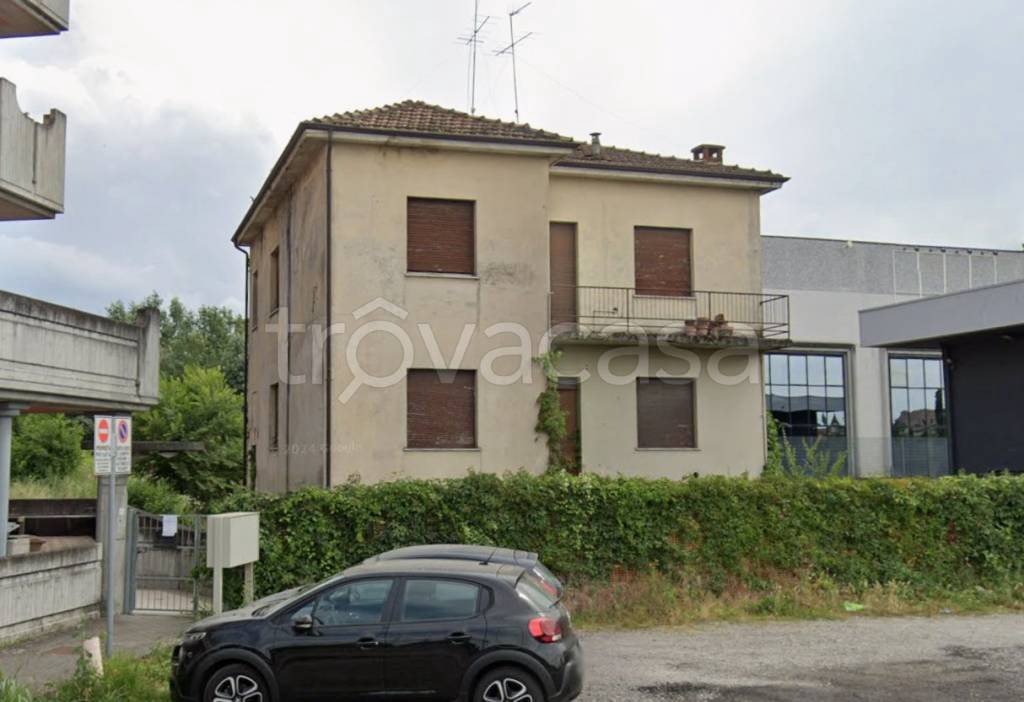 casa indipendente in vendita a Stradella