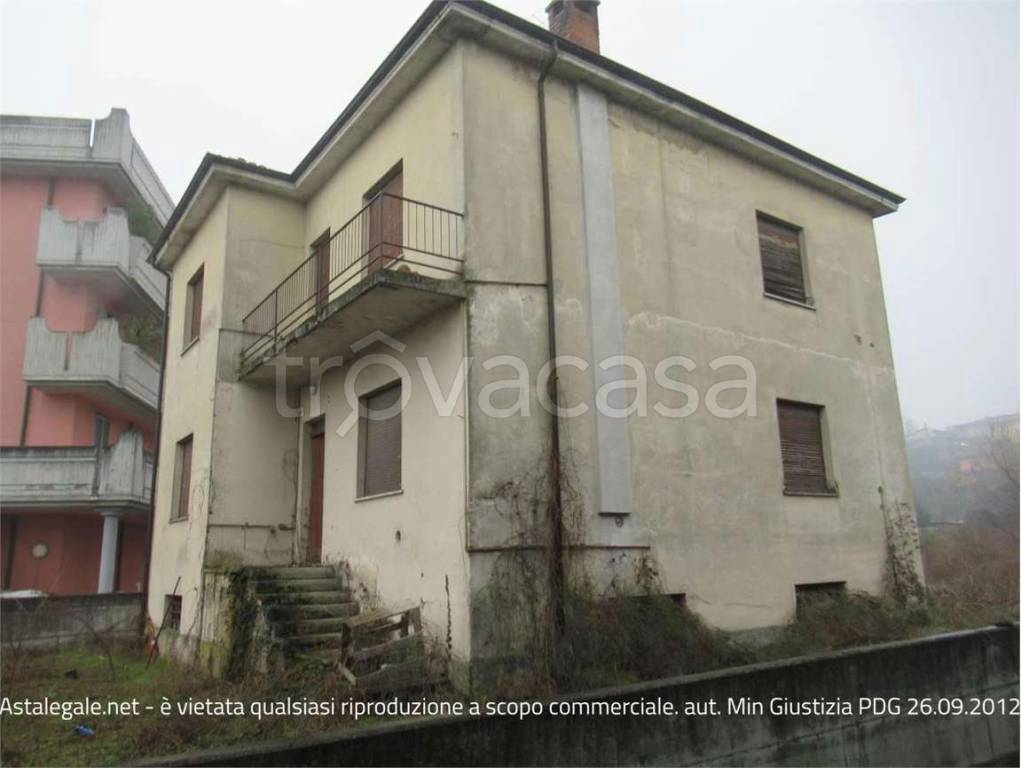 casa indipendente in vendita a Stradella