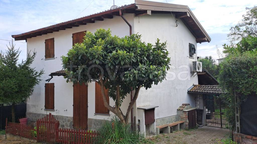 casa indipendente in vendita a Stradella in zona Casa Berni