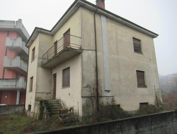 casa indipendente in vendita a Stradella