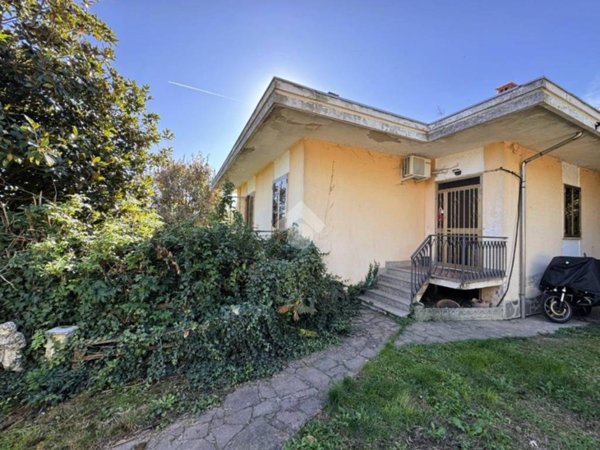 casa indipendente in vendita a Stradella