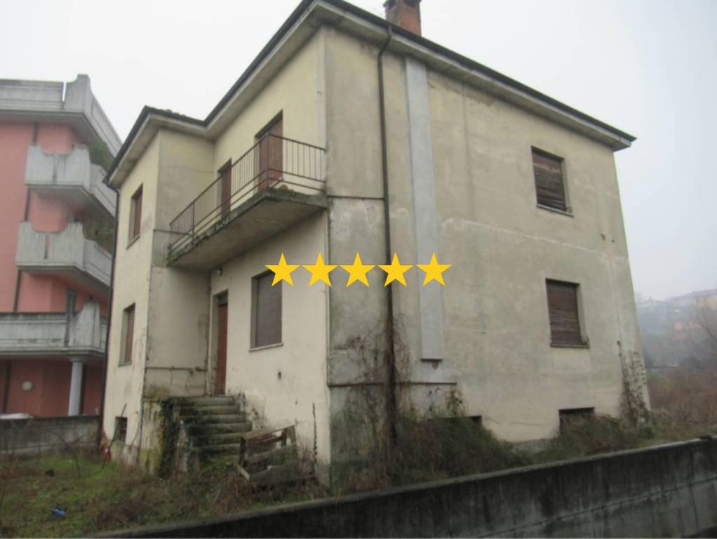 casa indipendente in vendita a Stradella