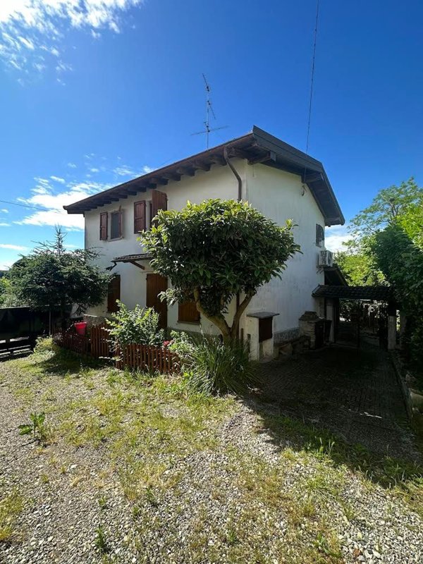 casa indipendente in vendita a Stradella in zona Casa Berni