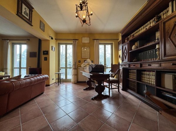 casa indipendente in vendita a Stradella