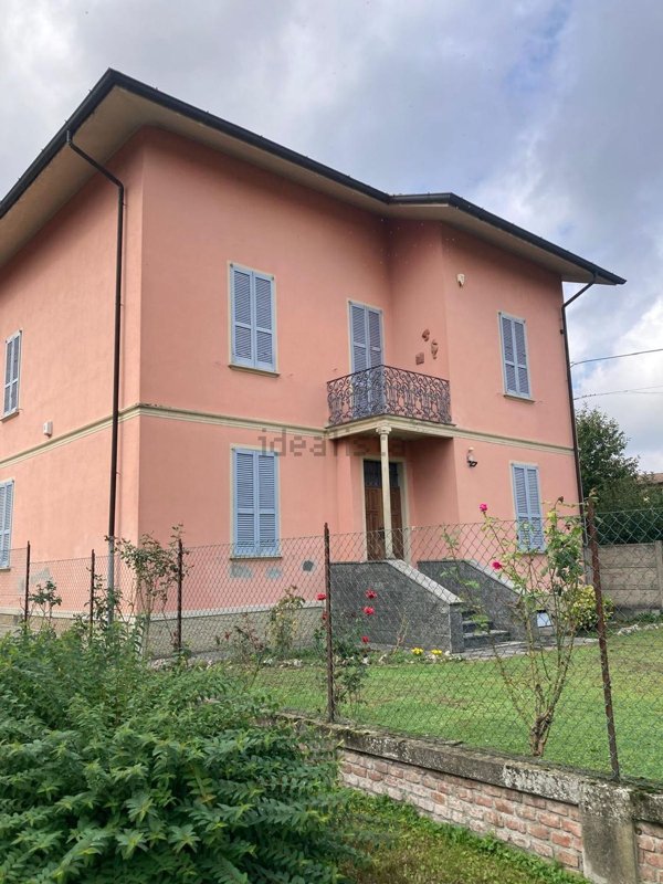 casa indipendente in vendita a Stradella