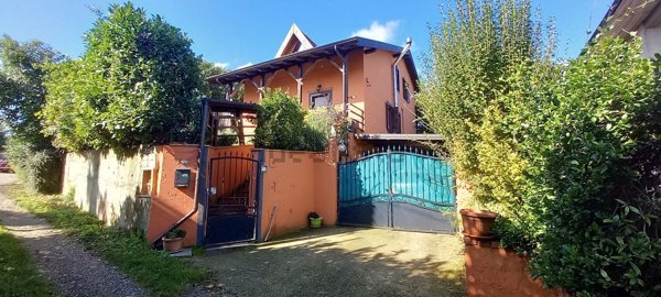 casa indipendente in vendita a Stradella