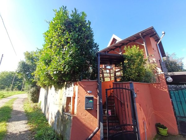 casa indipendente in vendita a Stradella