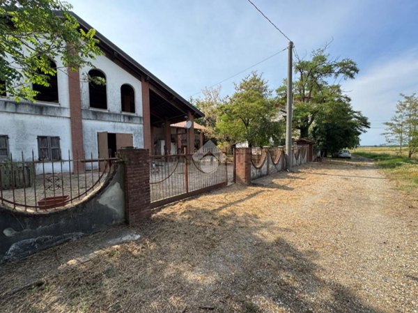 esavano in vendita a Stradella