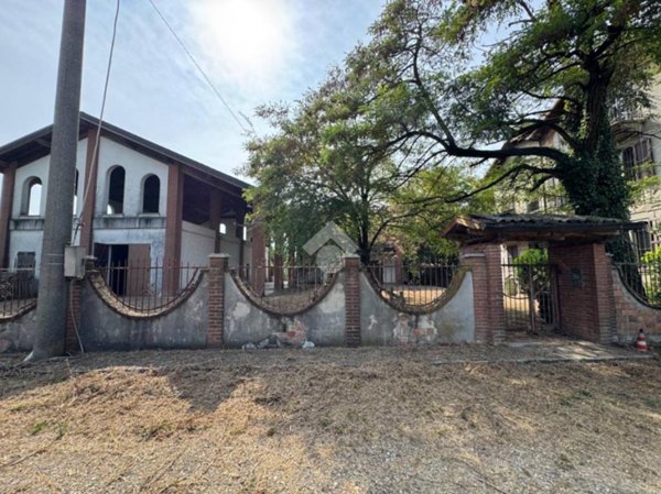casa indipendente in vendita a Stradella
