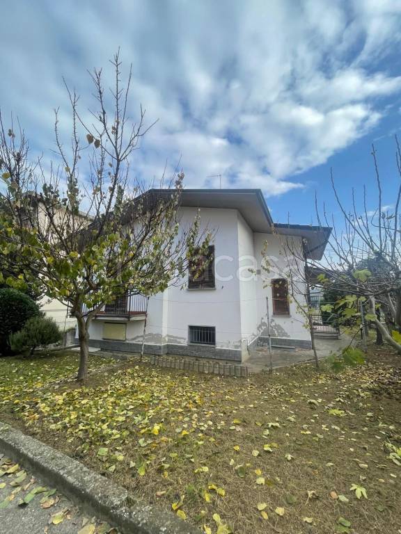 casa indipendente in vendita a Stradella