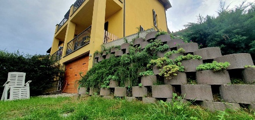 casa indipendente in vendita a Stradella