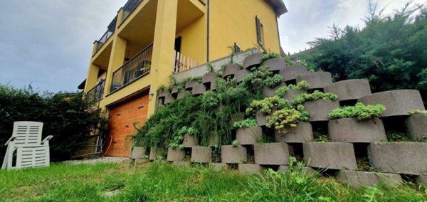 casa indipendente in vendita a Stradella