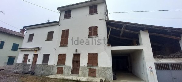 casa indipendente in vendita a Stradella