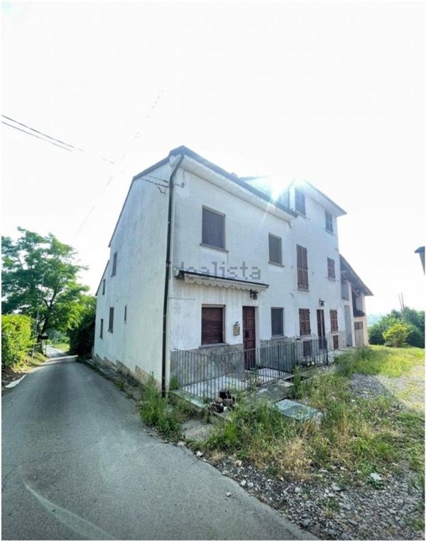 casa indipendente in vendita a Stradella