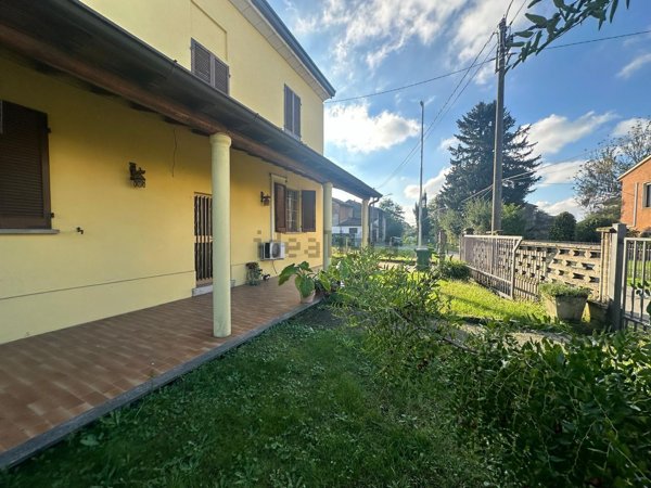 casa indipendente in vendita a Stradella