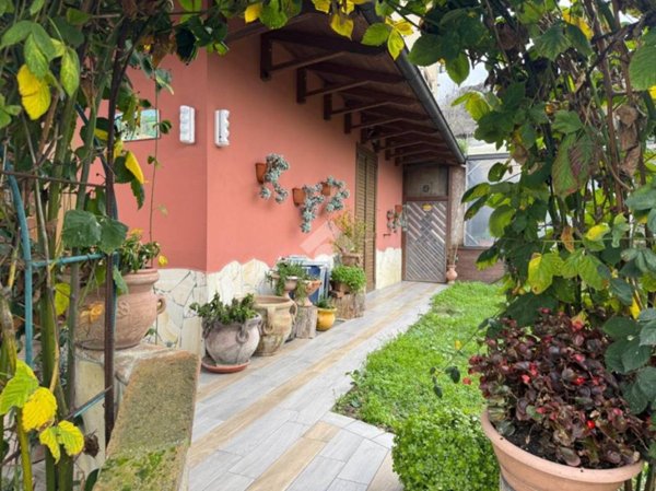 casa indipendente in vendita a Stradella in zona Torre Sacchetti
