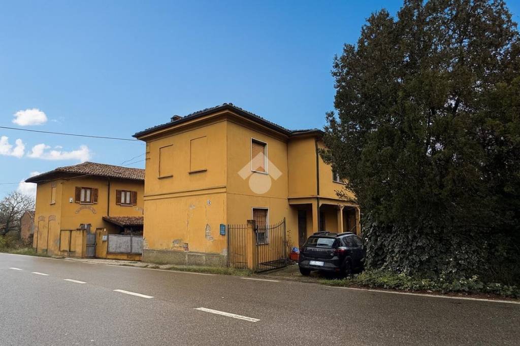 casa indipendente in vendita a Stradella in zona Santa Maria