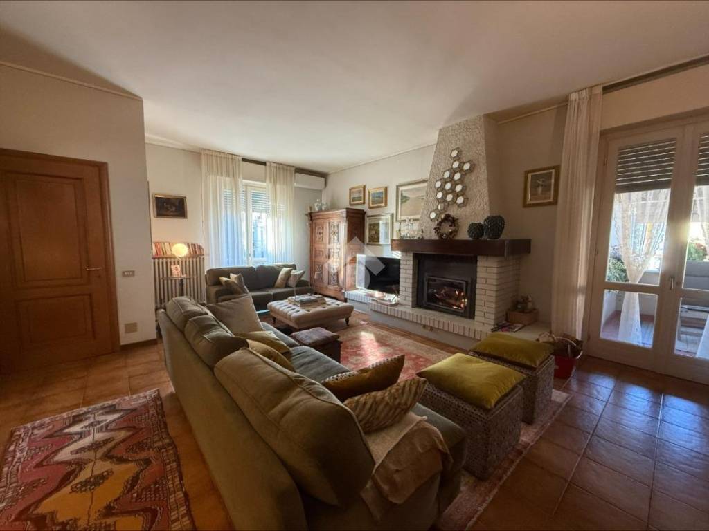 casa indipendente in vendita a Stradella