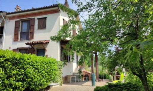 casa indipendente in vendita a Stradella
