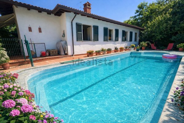 casa indipendente in vendita a Stradella