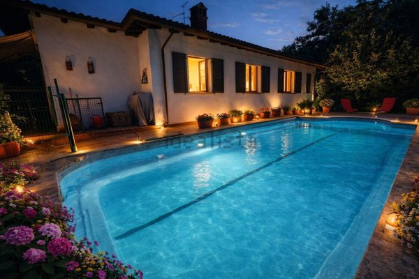 casa indipendente in vendita a Stradella