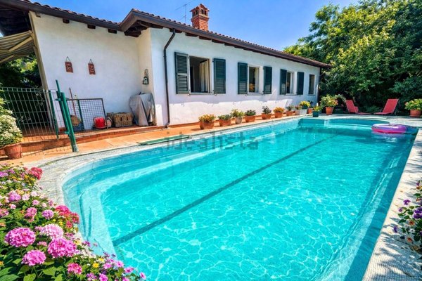 casa indipendente in vendita a Stradella