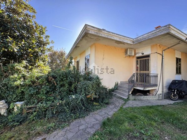 casa indipendente in vendita a Stradella